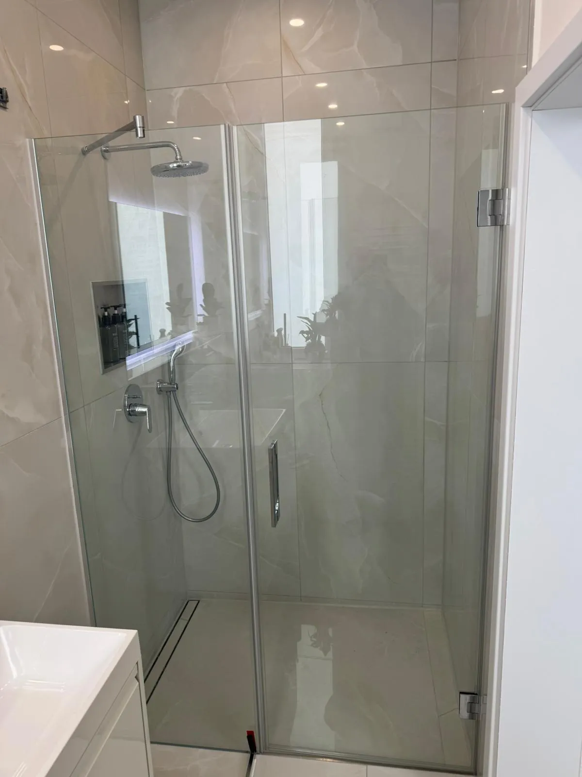 aa24e31b-7113-419c-a779-0004f564a417